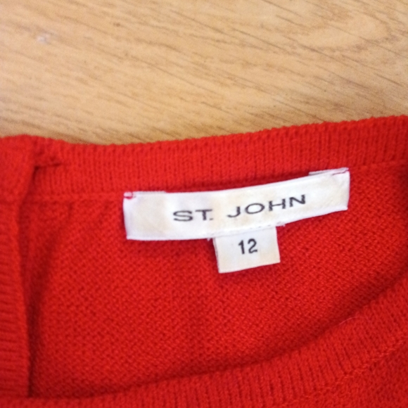 St John Collection Red Sleeveless Knit Damaged ( tiny hole ) - Picture 3 of 6